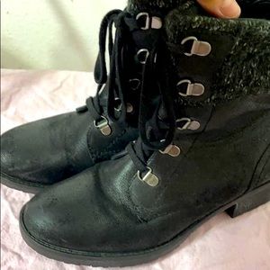 Bare trap brand. Boots Size 8 M Gently used!!